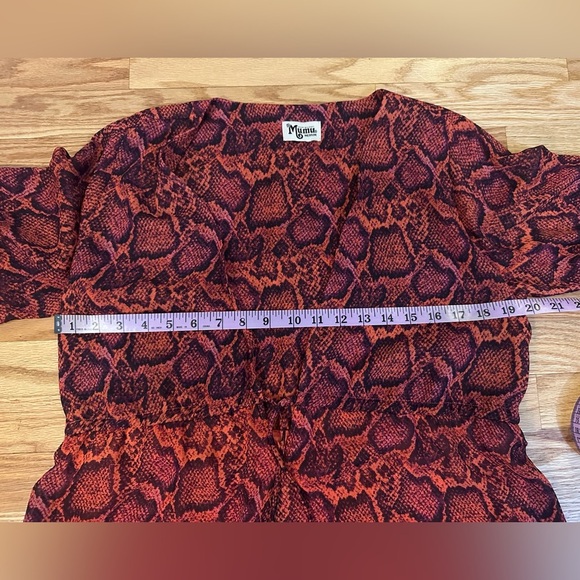 Show Me Your Mumu Pink/Red Snake Print Roxy Romper - Size Medium - Picture 11 of 12